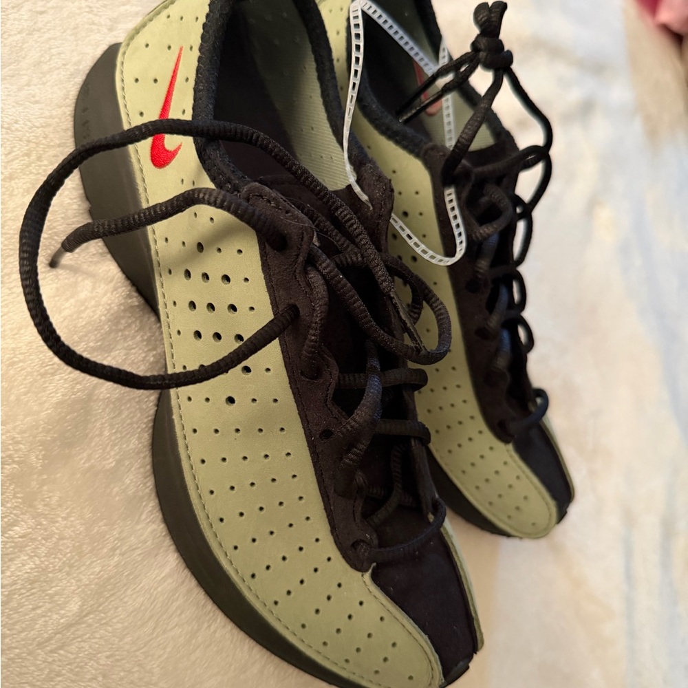 Nike Air Superfly
Oil Green Black size 6&1/2
